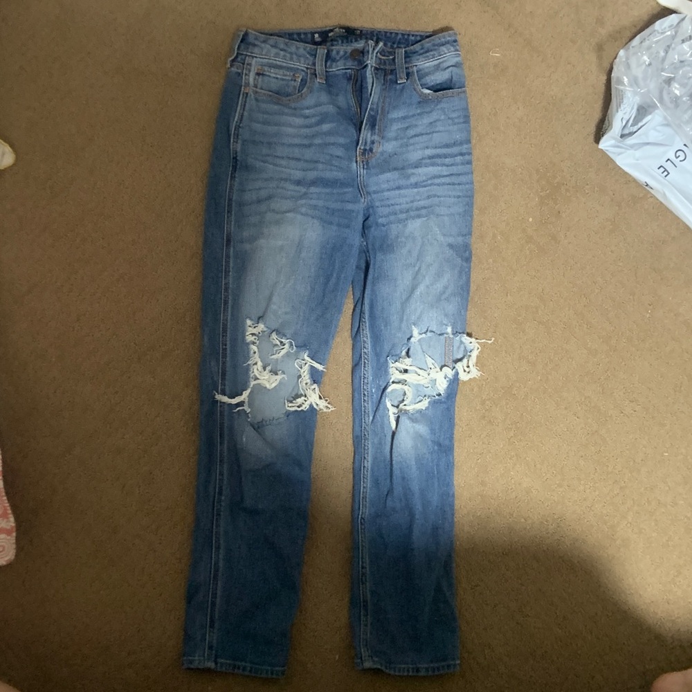 Hollister Ultra High-Rise Mom Jean